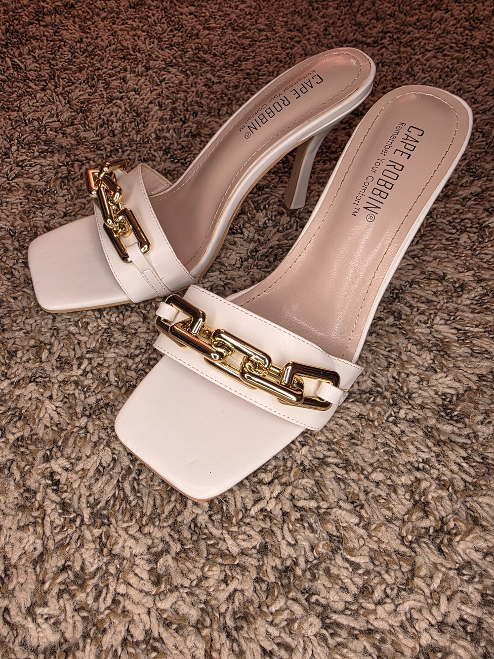 Cape Robbin White Chain-Accent Slide Sandals